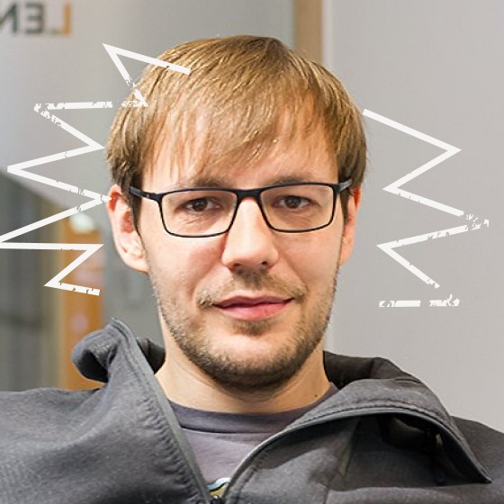 Strahlen in Zackenform umranden Steffens Gesicht.