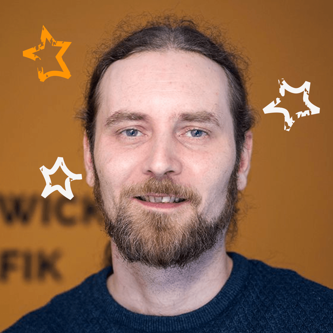 Drei Sterne umranden Johannes' Kopf.