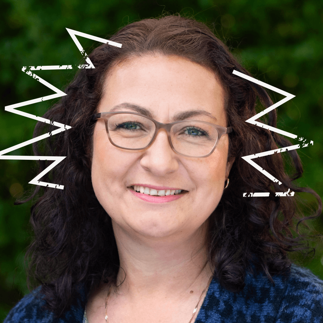 Weiße zackenförmige Strahlen umranden Inas Kopf.