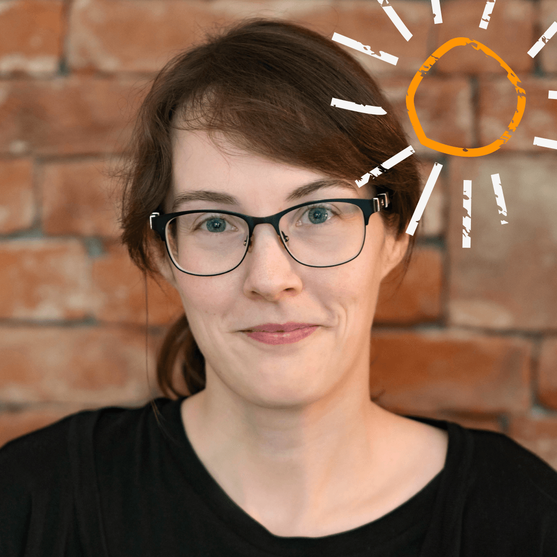 Eine kleine illustrierte Sonne erstrahlt rechts neben Sandras Kopf.