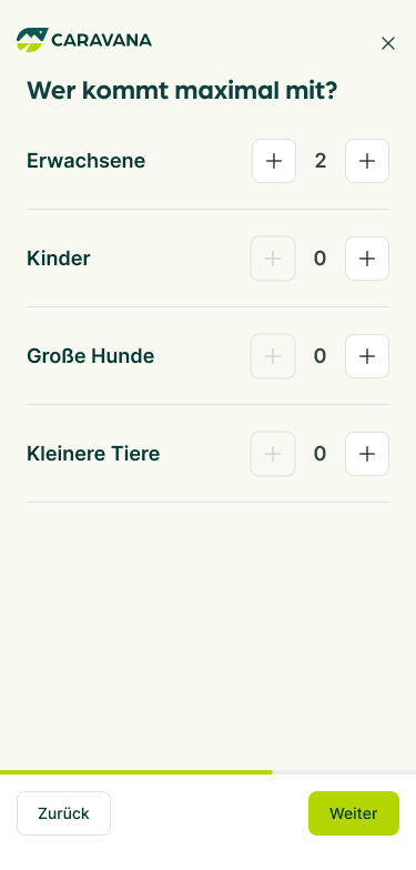 Benutzeroberfläche auf der CARAVANA-Website zur Auswahl der Anzahl von Mitreisenden, unterteilt in Kategorien für Erwachsene, Kinder, große Hunde und kleinere Tiere mit Plus- und Minus-Tasten zur Anpassung.