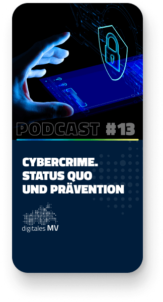 Eine Hand greift nach einem Hologramm (zweidimensional) von einem Vorhängeschloss. Darunter steht das Thema des Podcast #13: Cybercrime. Status Quo und Prävention
