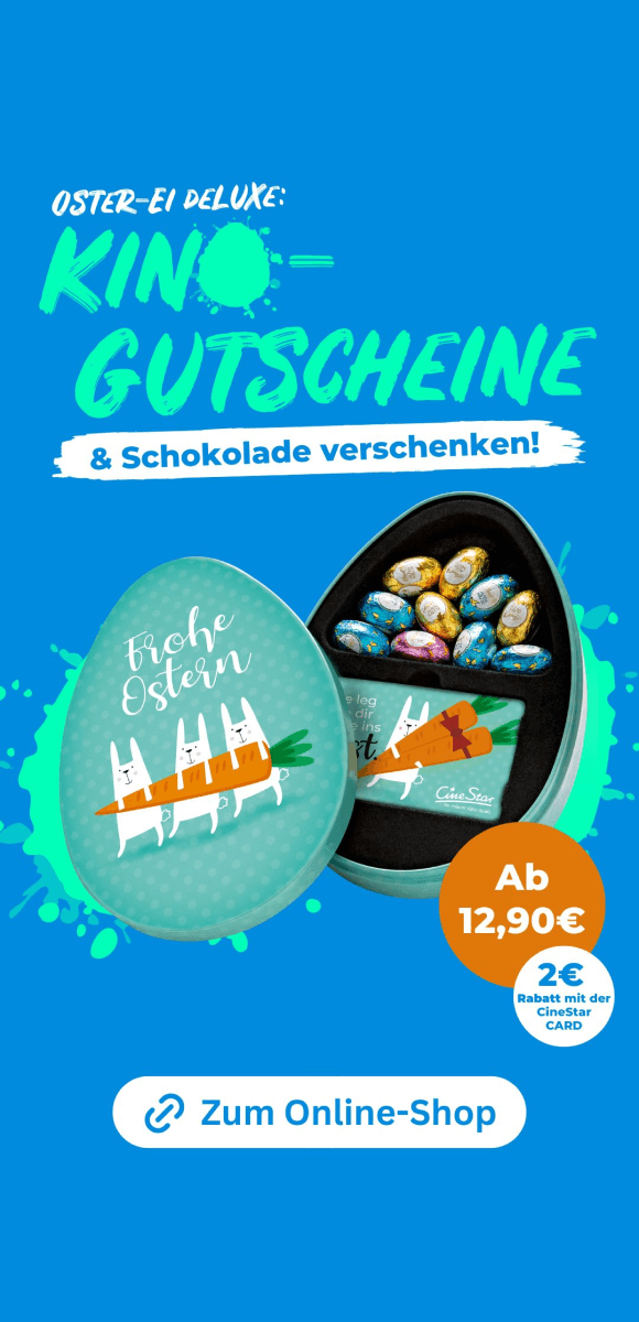 Oster-Werbung von CineStar: Text "Oster-Ei Deluxe: Kino-Gutscheine & Schokolade verschenken!" auf blauem Hintergrund. Abgebildet ist ein Osterei mit der Aufschrift "Frohe Ostern", gefüllt mit Schokoladeneiern und einem Kino-Gutschein. Preis ab 12,90€ und 2€ Rabatt mit der CineStarCARD. Schaltfläche "Zum Online-Shop" unten. Perfekte Geschenkidee für Ostern.