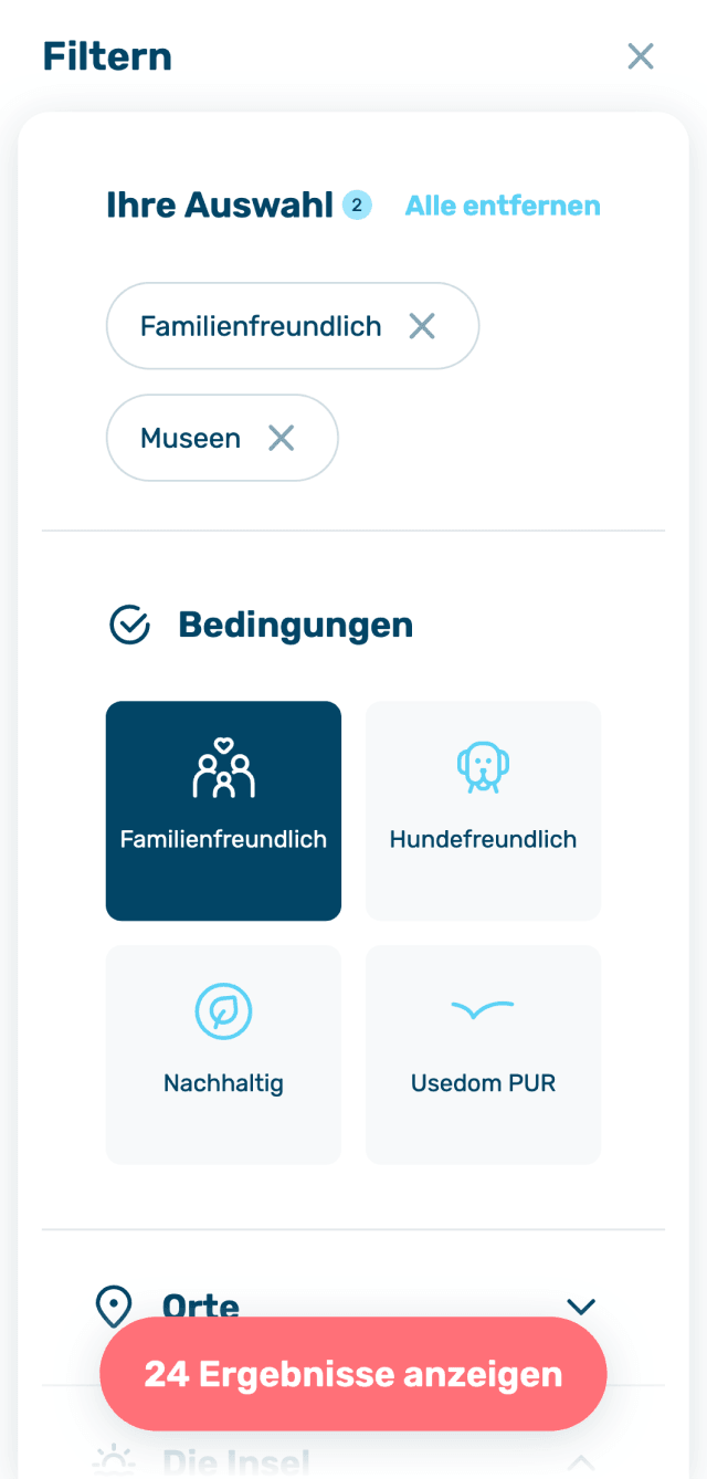 Filteransicht auf der Usedom-Website zur Personalisierung der Suchergebnisse. Zwei ausgewählte Filter: 'Familienfreundlich' und 'Museen', mit der Option, alle Filter zu entfernen. Weitere Bedingungen wie 'Hundefreundlich', 'Nachhaltig' und 'Usedom PUR' sind wählbar. Am unteren Rand ein rosa Button mit der Aufschrift '24 Ergebnisse anzeigen'. Klar strukturiertes Design für eine intuitive Sucherfahrung.